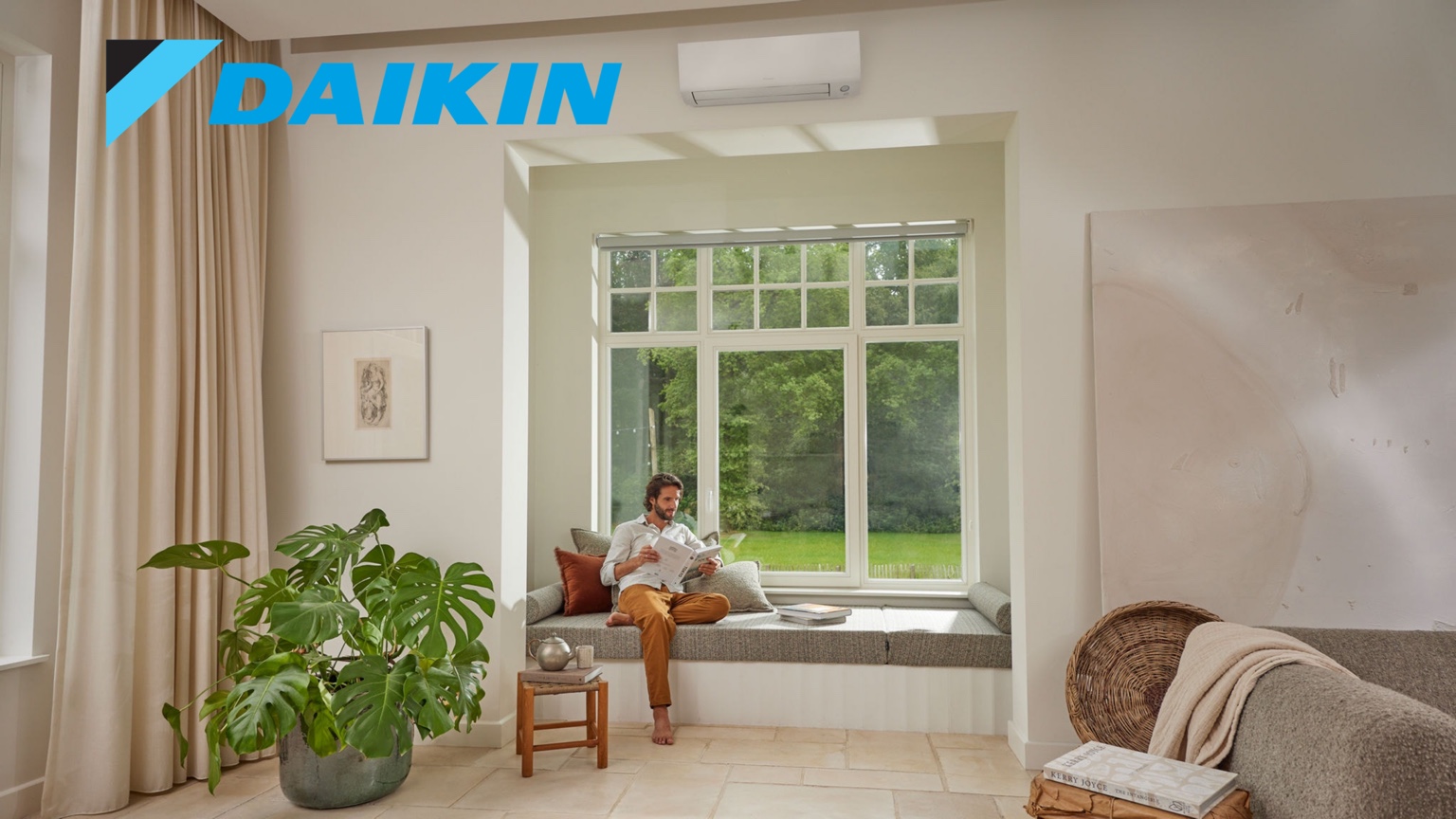 Daikin airco in een ruime moderne woonkamer
